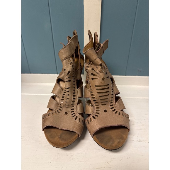 Nine West Leather Taupe Gladiator Cutout Heel Buckle Zip Up‎ Heels - Picture 2 of 8